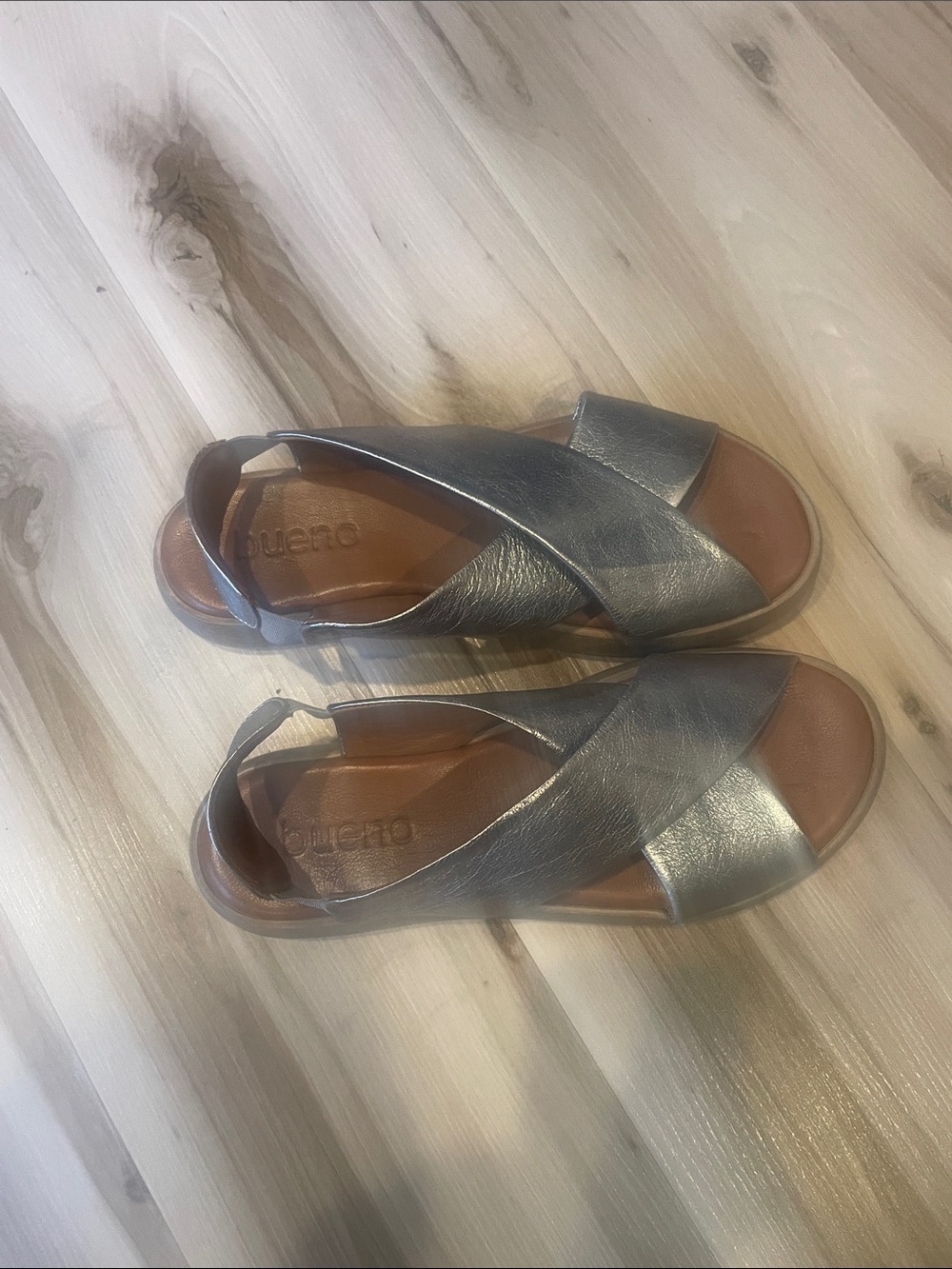 Bueno Metallic Gray Cross-Strap Women’s Sandals